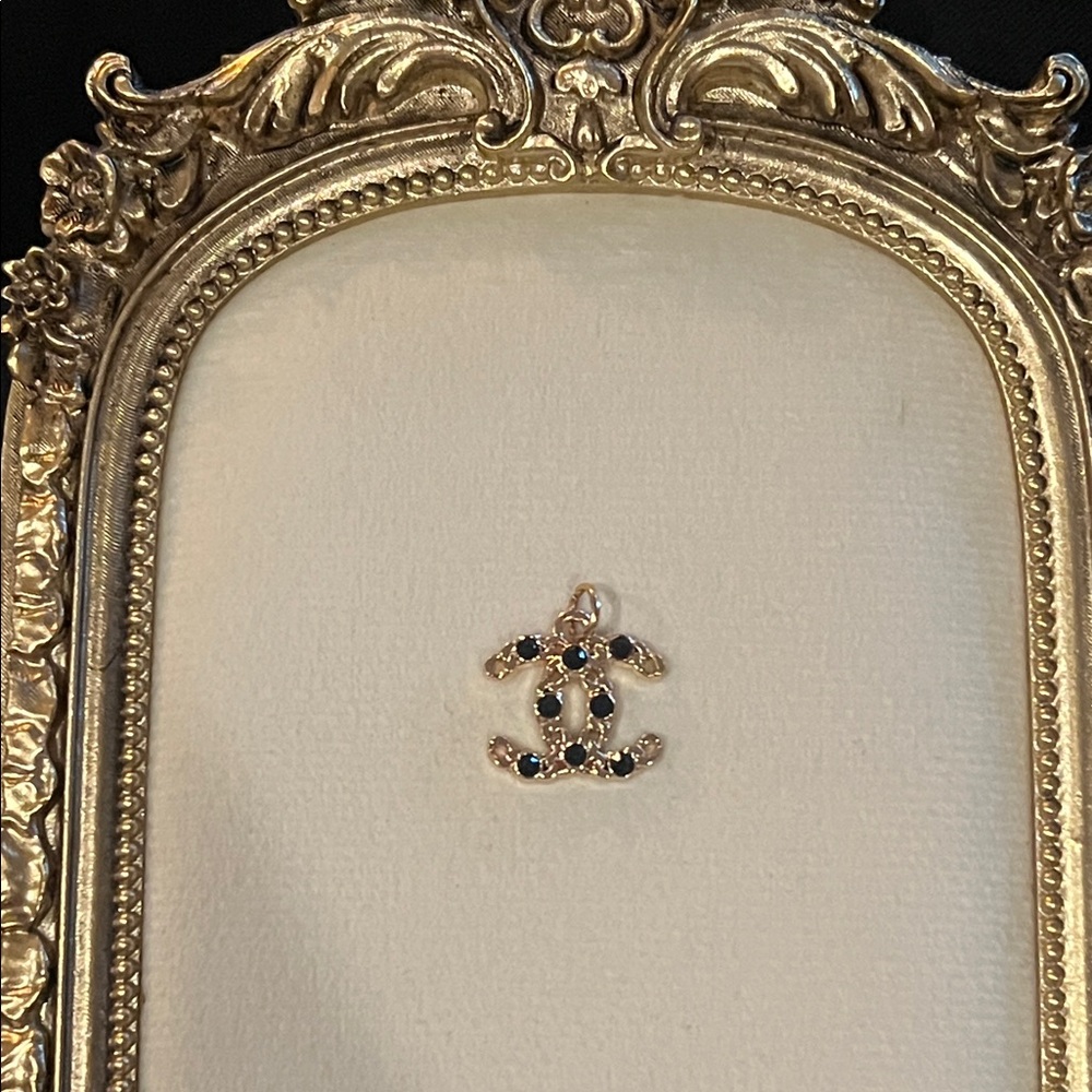 CHANEL Gold and Black chain crystal Pendant